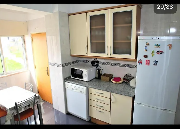 3 Com Ar Acondicionado Areeiro בית אירוח