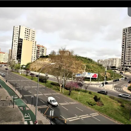 3 Com Ar Acondicionado Areeiro 리스본