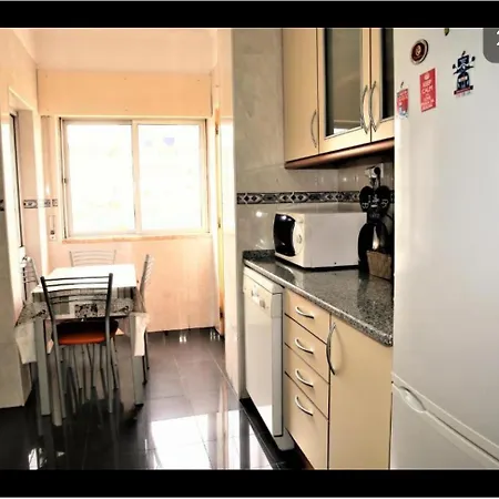 3 Com Ar Acondicionado Areeiro * Lisbona