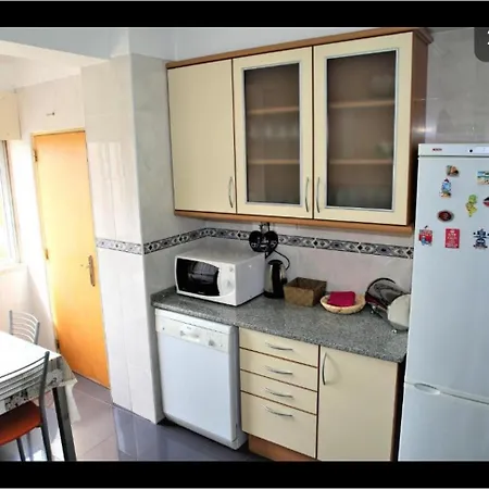 3 Com Ar Acondicionado Areeiro Alloggio in famiglia